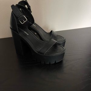 Platform chunky heeled sandal